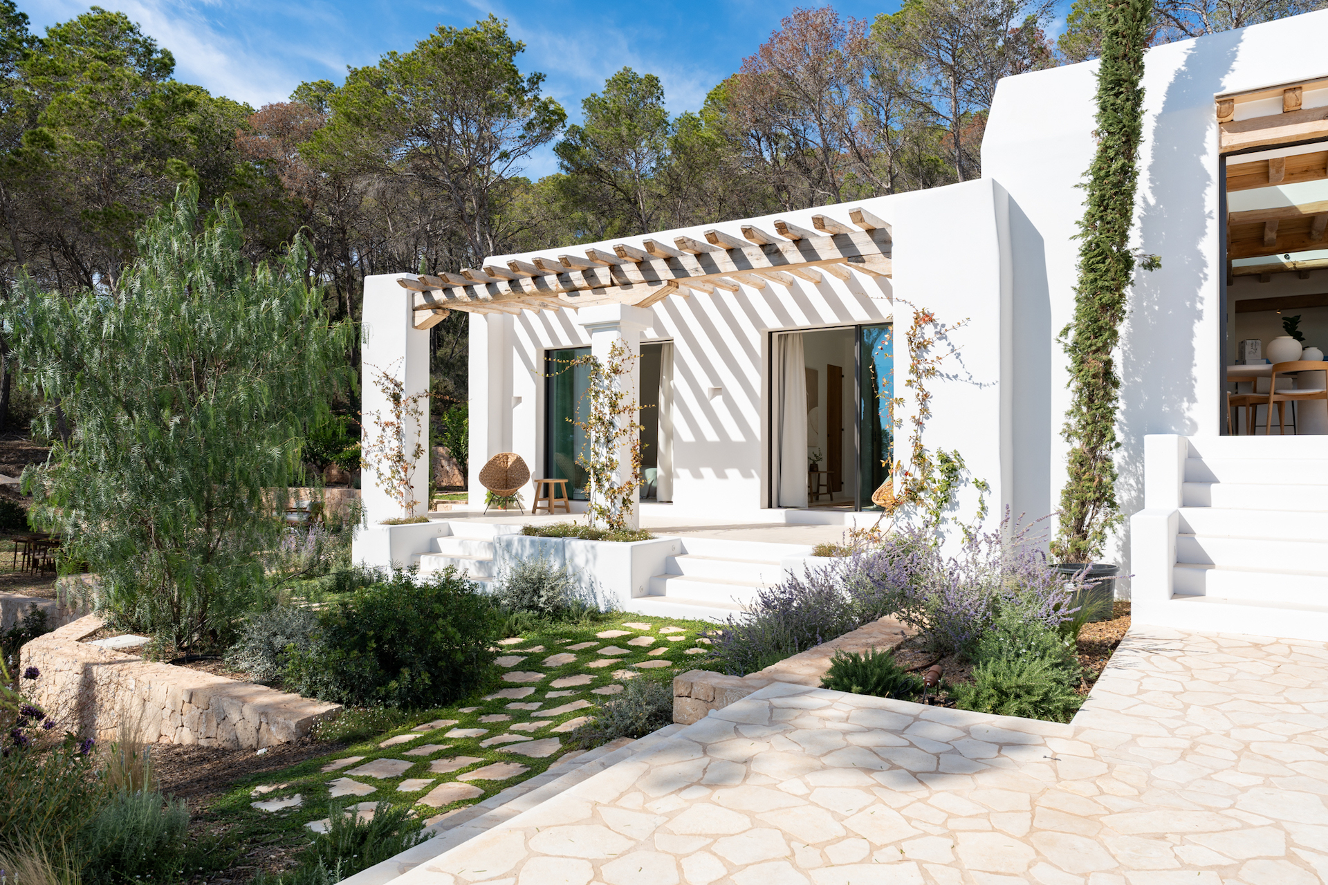 Resa Estates finca blakstad te koop vastgoed Ibiza side house 2.jpg